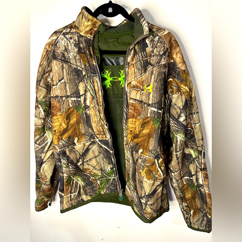 Under armour hunting fleece. Brand new, no tags.